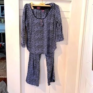 Betsy Johnson pajamas, adorable blue/blk leopard print, three quarter sleeves